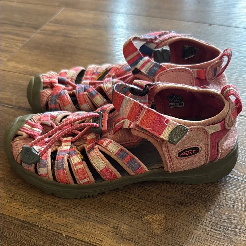 Keen comfortable pink